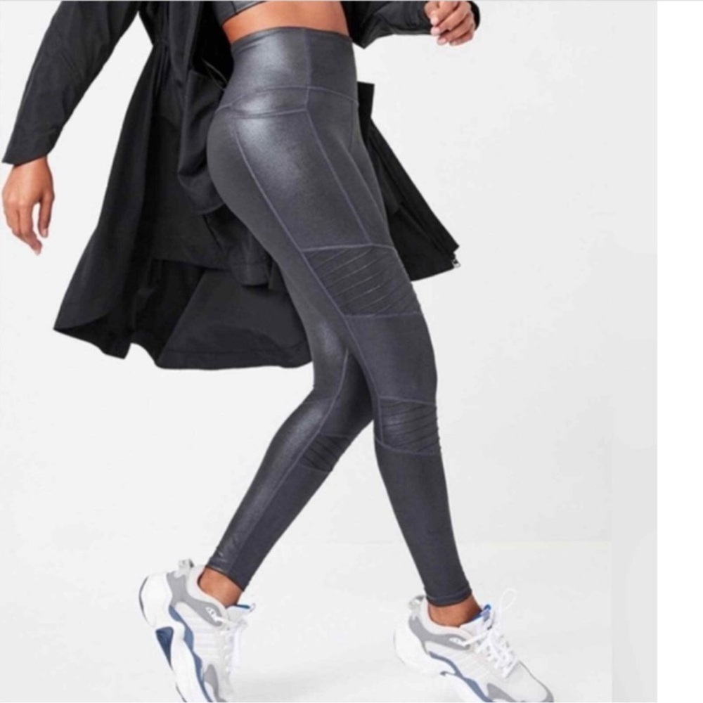Athleta Inclination Moto Tight Leggings Black Shimmer
High Rise Size Medium - Picture 2 of 15